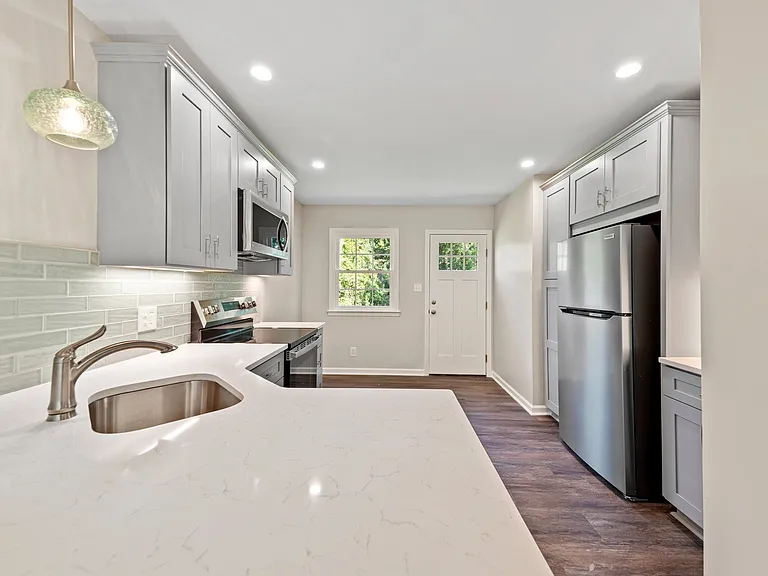 1421 Ardmore Dr #A — Photo 5