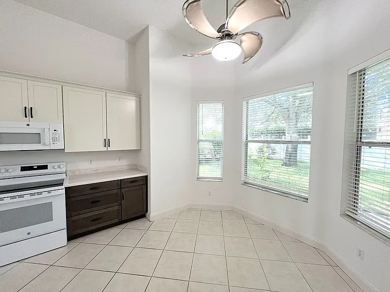 27 Empress Ln — Photo 15