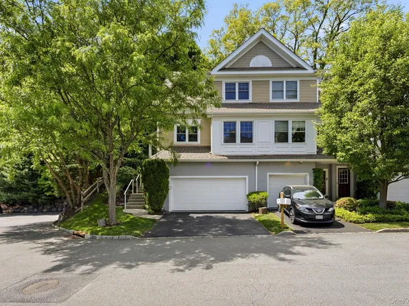 94 Hillcrest Lane, Peekskill, NY 10566