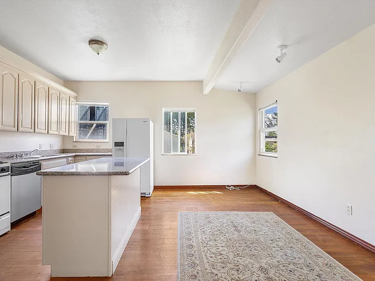 1431 Linden St #B — Photo 4