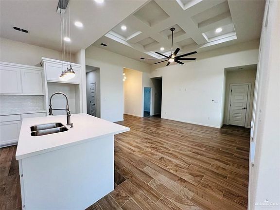 4th image of 3821 Revilla St