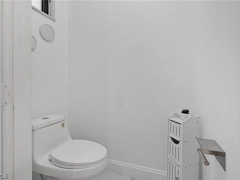 24 Crestwood Cir S — Photo 17