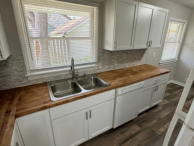 813 W Dayton Ave — Photo 5