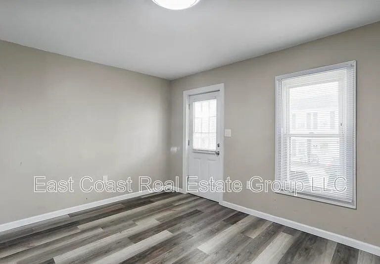 812 Dale St — Photo 4