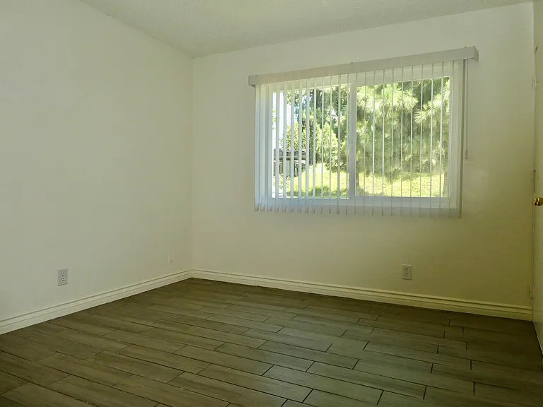 966 W Pine St #A — Photo 13