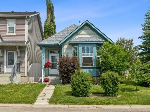 2046 W New Brighton Gdns SE, Calgary, AB T2Z 4X4