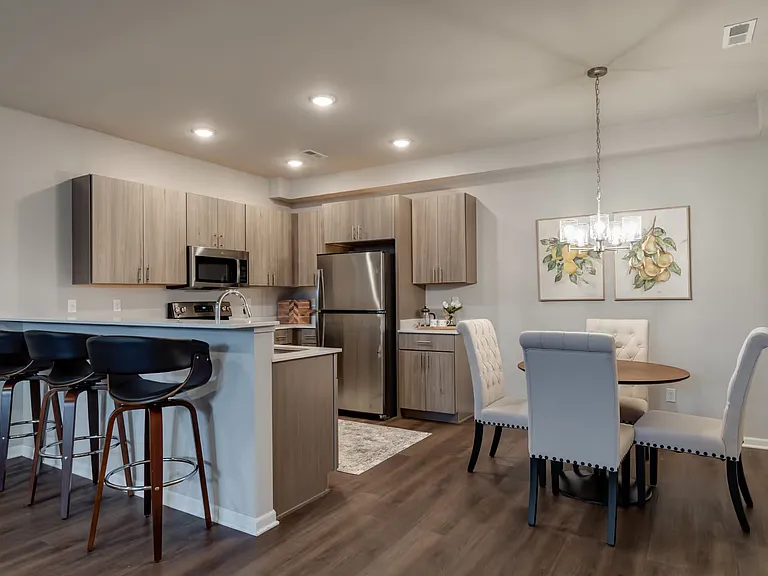 Barrington Square Luxury Apartments — Photo 20