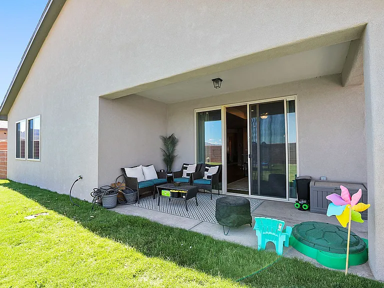 501 Montecito Dr — Photo 36
