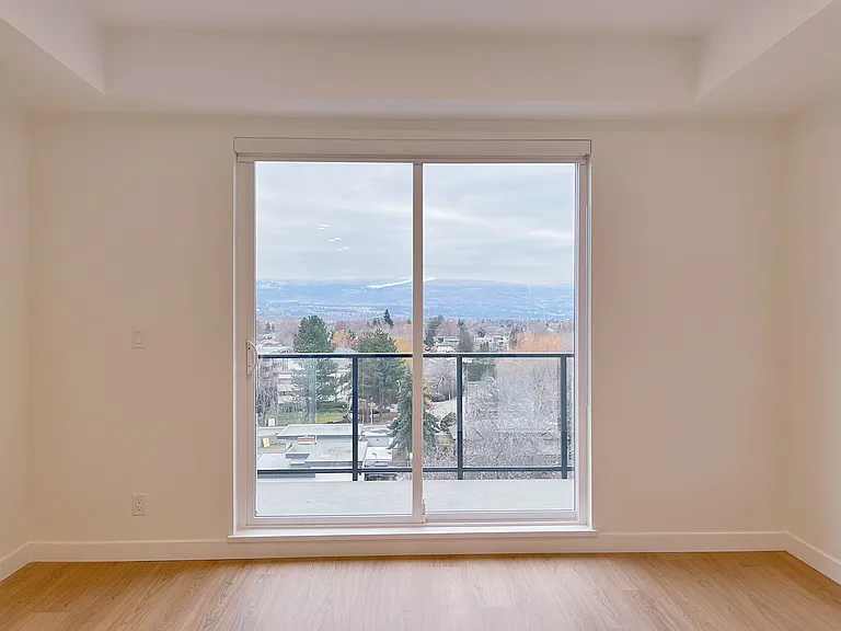 1380 Pridham Ave — Photo 8