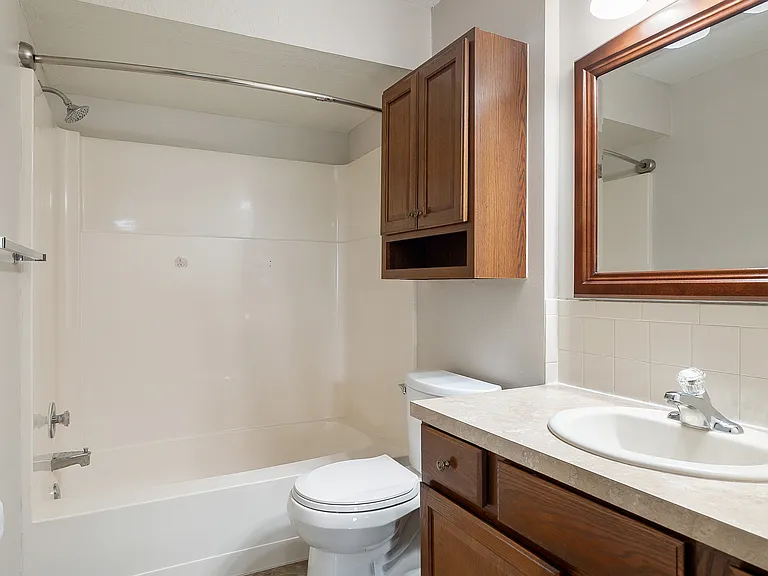 Carriage Hill Apartments — Photo 8