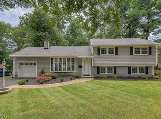 27 Hampton Dr, Berkeley Heights, NJ 07922