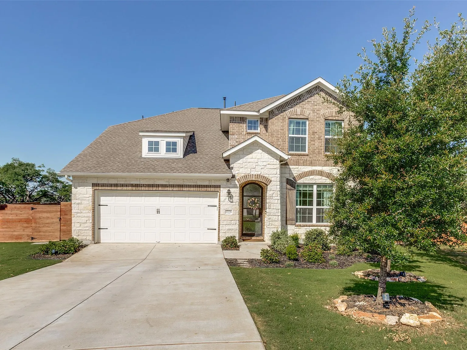 5 bed, 4.0 bath, 3038 sqft, $5,500 — Photo 2