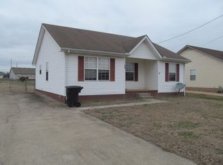 304 Pioneer Dr, Oak Grove, KY 42262