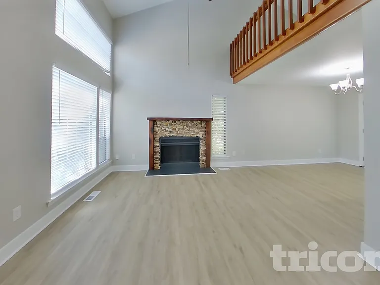 2405 Ravine Dr — Photo 2