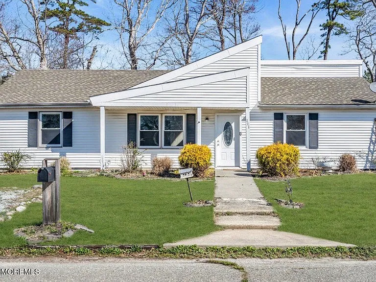 111 Buckhorn Lake Ct — Photo 1