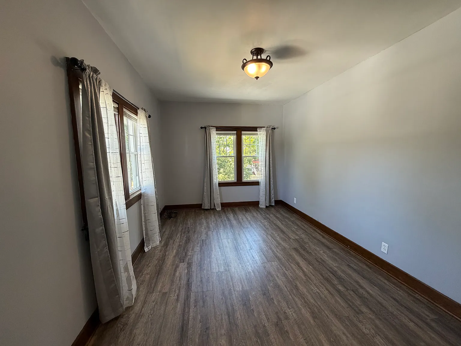 2 bed, $1,300 — Photo 3