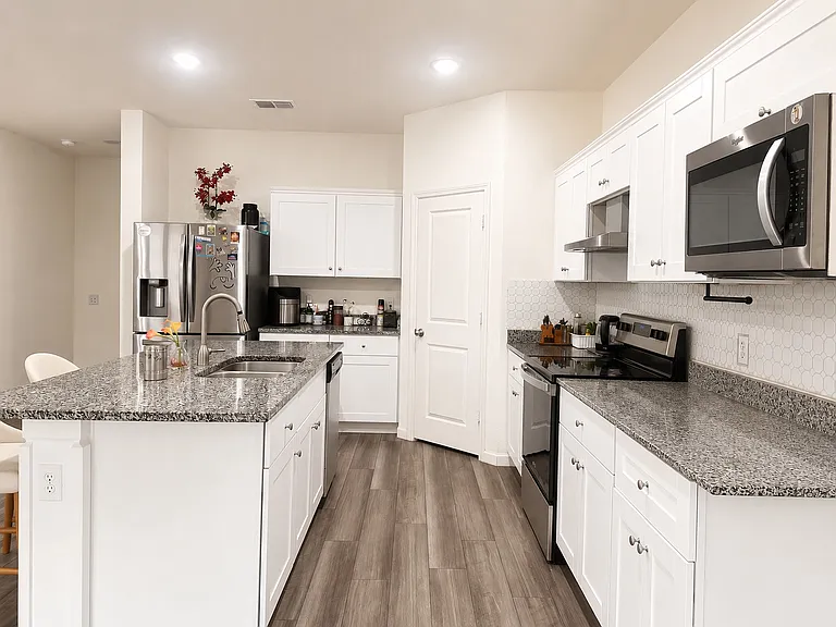 824 Juniper St — Photo 4