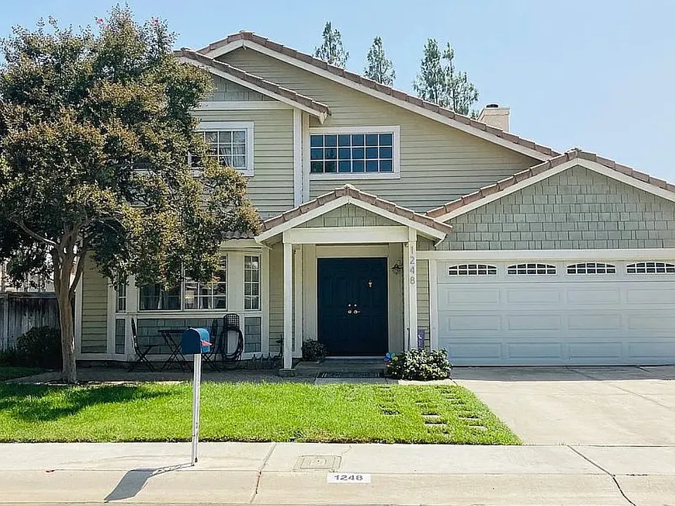 1248 Country Pl
