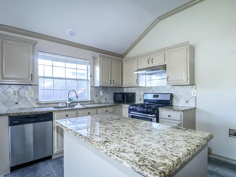 2108 Riverplace Dr — Photo 9