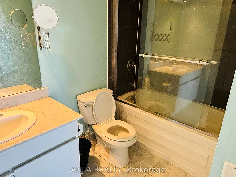 30 Canterbury Pl #1601 — Photo 8