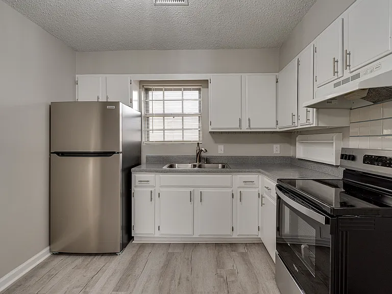 906 Hawthorne Ct — Photo 12