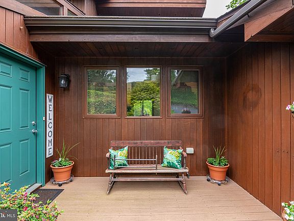 3rd image of 40 Golfview Ln