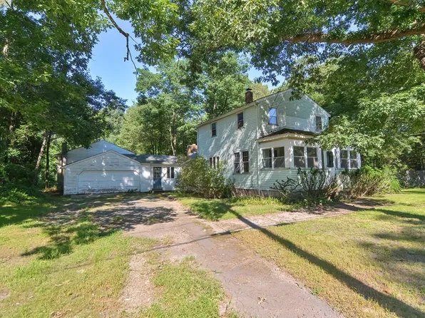 76 Brook St, Holliston, MA 01746