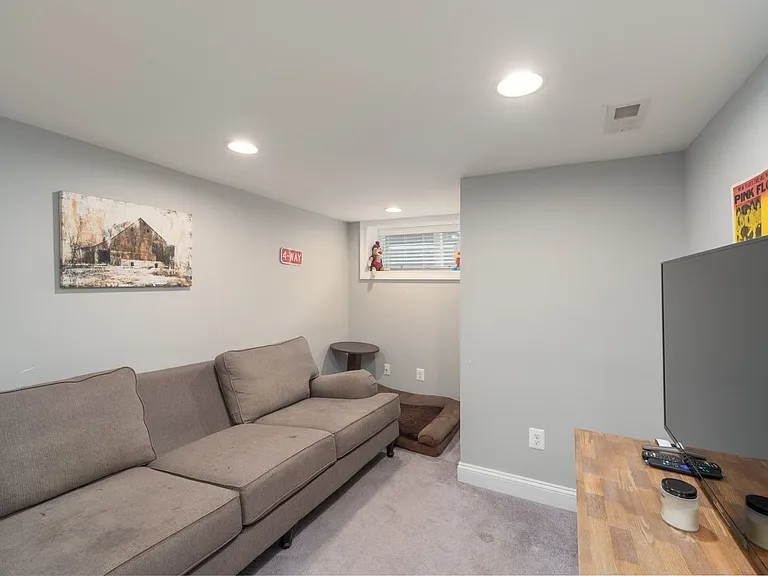 216 S Robinson St — Photo 20