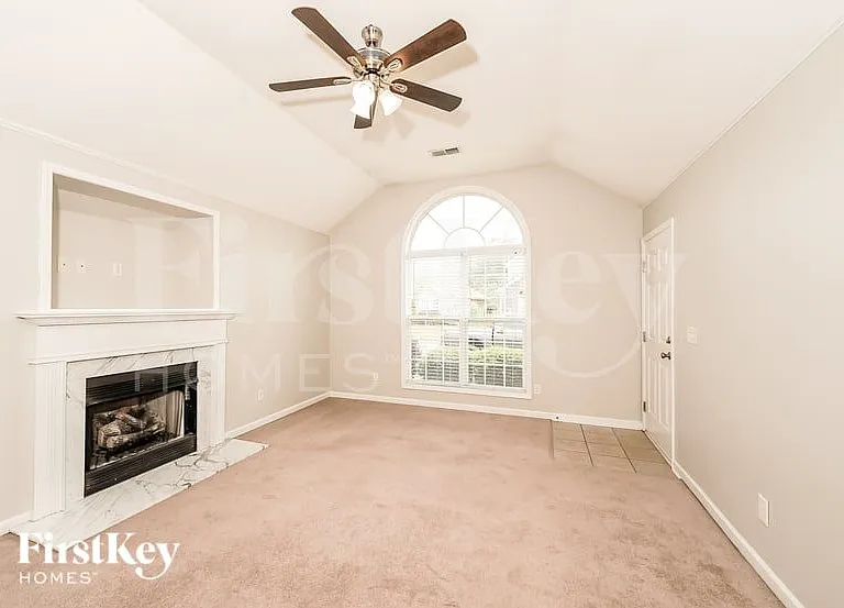 138 Village Dr — Photo 3
