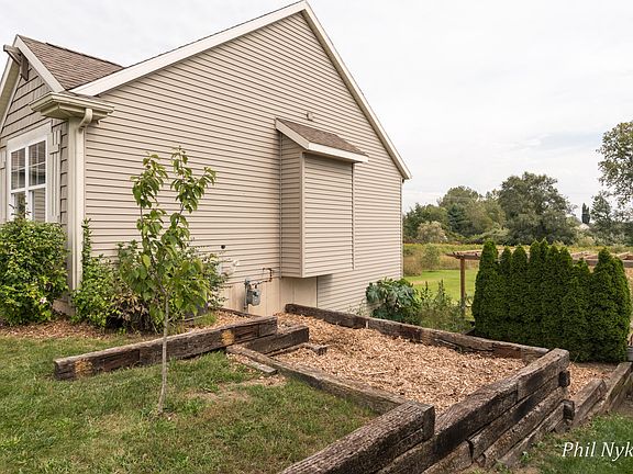 3rd image of 3476 Lindsey Ln
