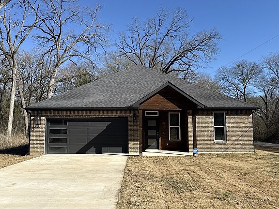 2nd image of 102 Oakwood Dr