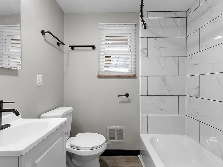 384-386 S Napoleon Ave #386-S — Photo 7