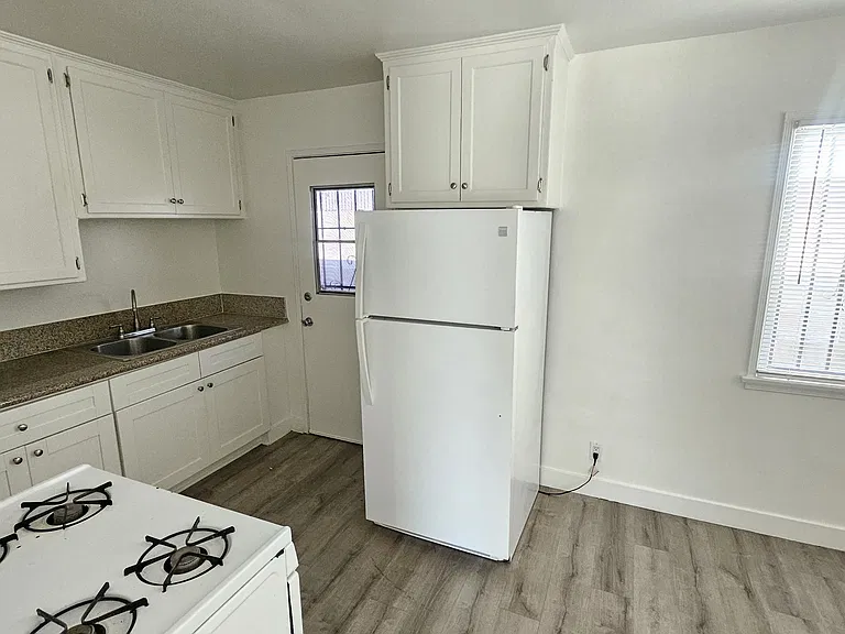 1112 E Fairview Blvd #1112 — Photo 4