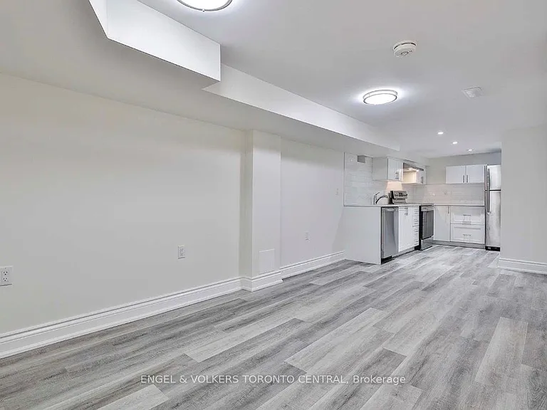 51B Fernwood Park Ave — Photo 14