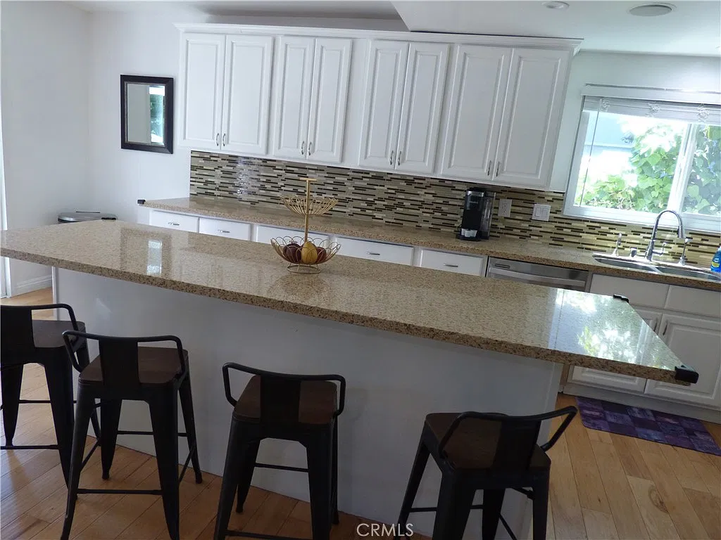 3 bed, 1800 sqft, $5,550 — Photo 2
