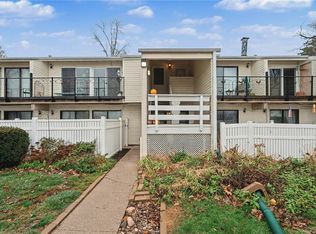 2955 Bowling St SW APT 238, Cedar Rapids, IA 52404