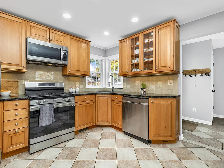101 Sycamore Ave — Photo 14