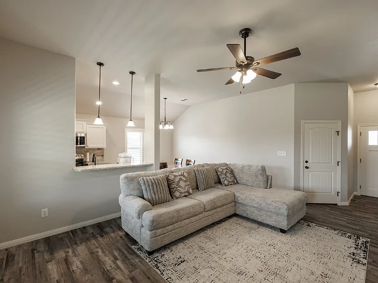 1839 Sweetwater Ln — Photo 3