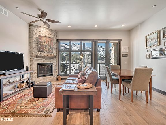 3rd image of 3793 Blackstone Dr #2E