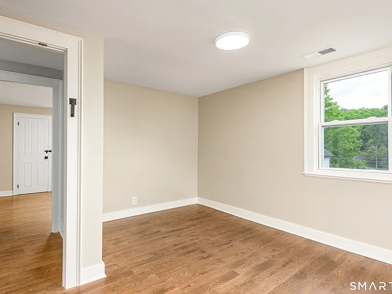 560 Manchester Rd — Photo 22