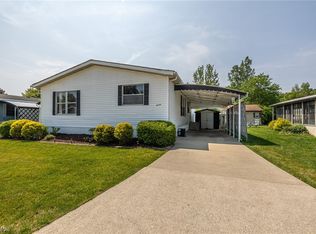 7 Sycamore Dr, Olmsted Falls, OH 44138