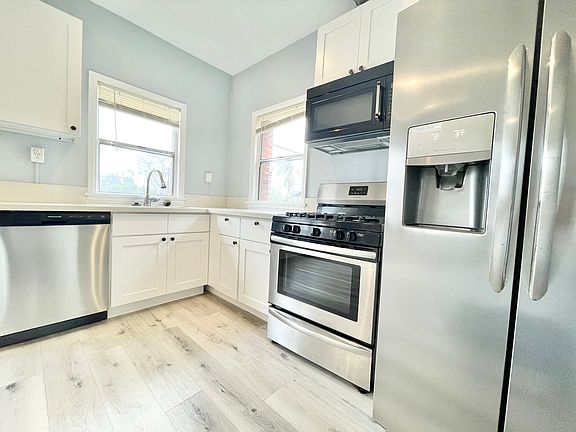 3rd image of 2360 W Washington Blvd #208