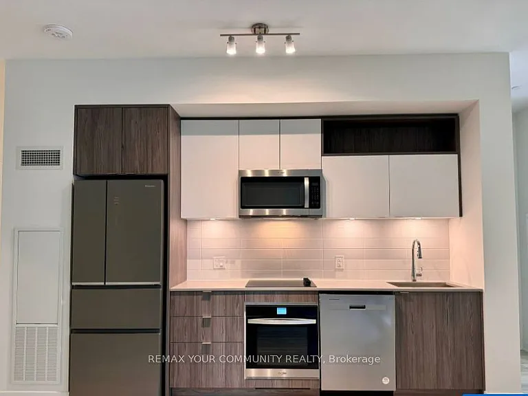60 Princess St #102 — Photo 2