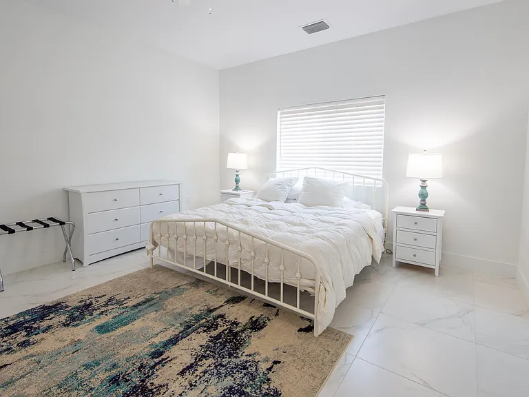 142 Avenue D — Photo 24