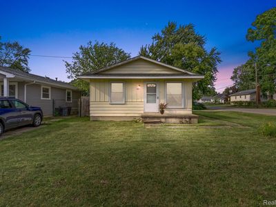 2087 E Schumacher St, Burton, MI, 48529