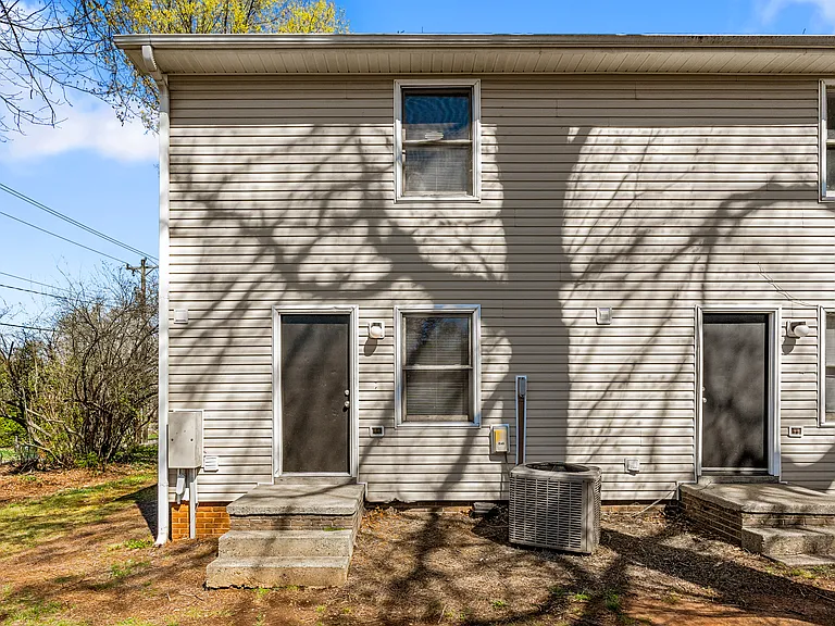 1624 Spring Garden St — Photo 10