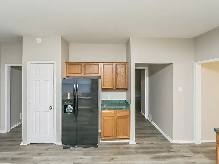 1303 Coronado Ln — Photo 9