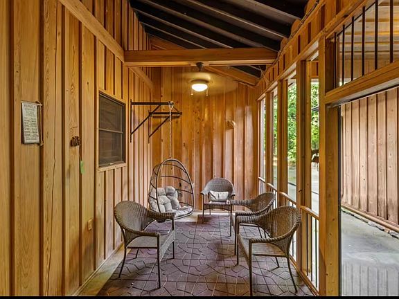 4th image of 20 Spring Cove Rd