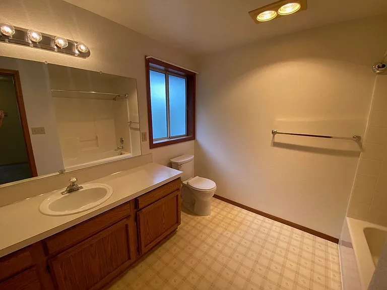 2220 NW Cabrillo Ct — Photo 14