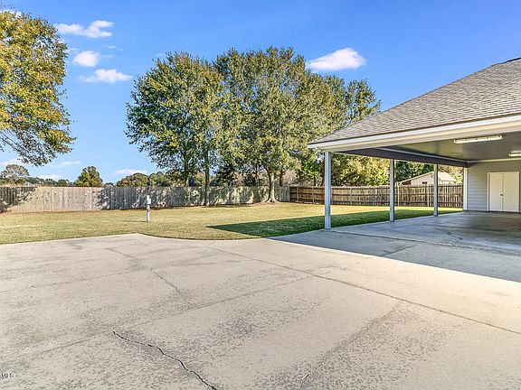 5th image of 321 Village Park Dr
